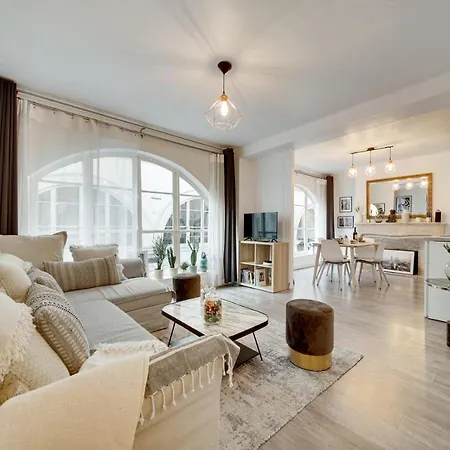 Stunning Historical Parisian Flat - Louvre Area Apartment *