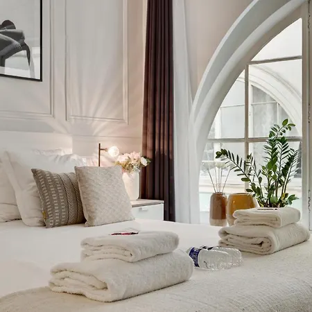 Stunning Historical Parisian Flat - Louvre Area * باريس