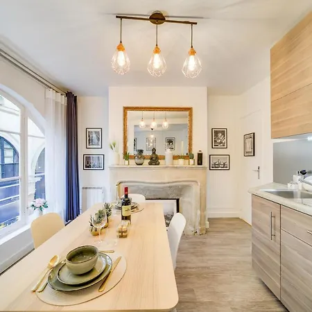 شقة Stunning Historical Parisian Flat - Louvre Area