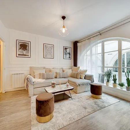Stunning Historical Parisian Flat - Louvre Area *