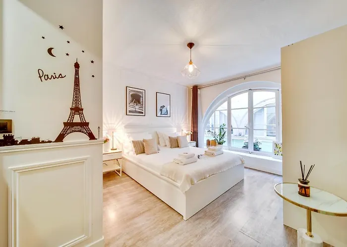 Stunning Historical Parisian Flat - Louvre Area