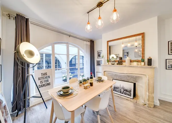 Stunning Historical Parisian Flat - Louvre Area *
