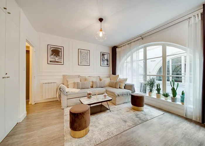 Stunning Historical Parisian Flat - Louvre Area *